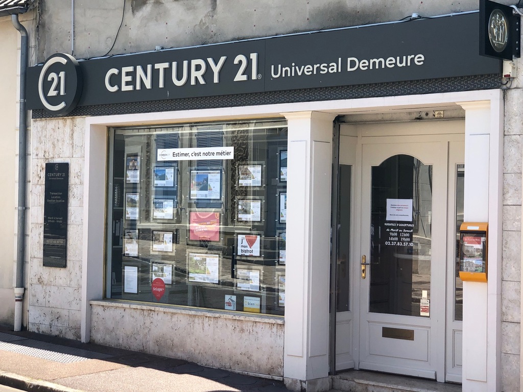 l'équipe de l'agence Universal Demeure
