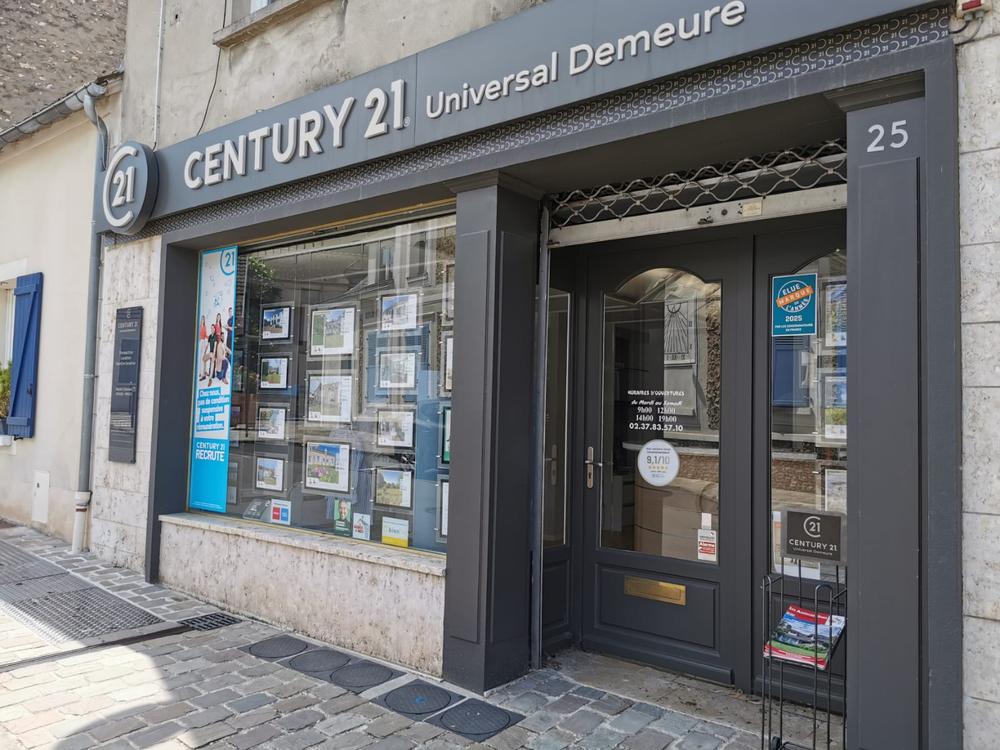 l'équipe de l'agence Universal Demeure