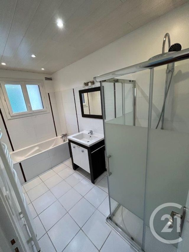 Afficher la photo en grand Appartement F3 à vendre - 3 pièces - 89.0 m2 - EPERNON - 28 - CENTRE - Century 21 Universal Demeure