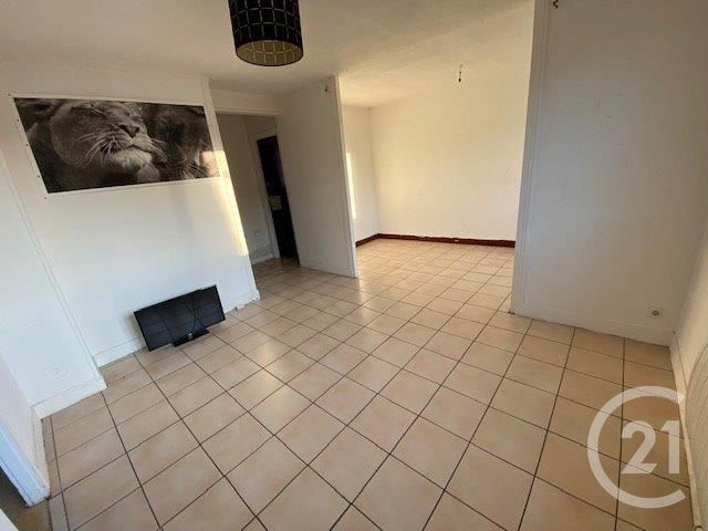 Appartement F3 à vendre - 3 pièces - 46.0 m2 - EPERNON - 28 - CENTRE - Century 21 Universal Demeure