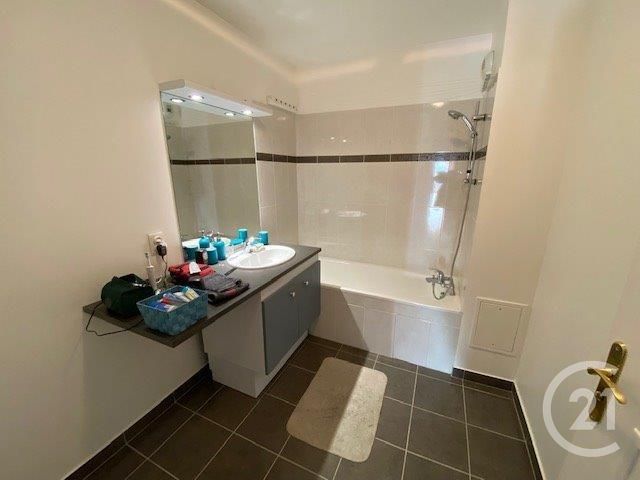 Afficher la photo en grand Appartement F4 à vendre - 4 pièces - 80.95 m2 - EPERNON - 28 - CENTRE - Century 21 Universal Demeure