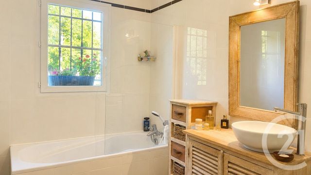 maison à vendre - 7 pièces - 143.0 m2 - MAINTENON - 28 - CENTRE - Century 21 Universal Demeure